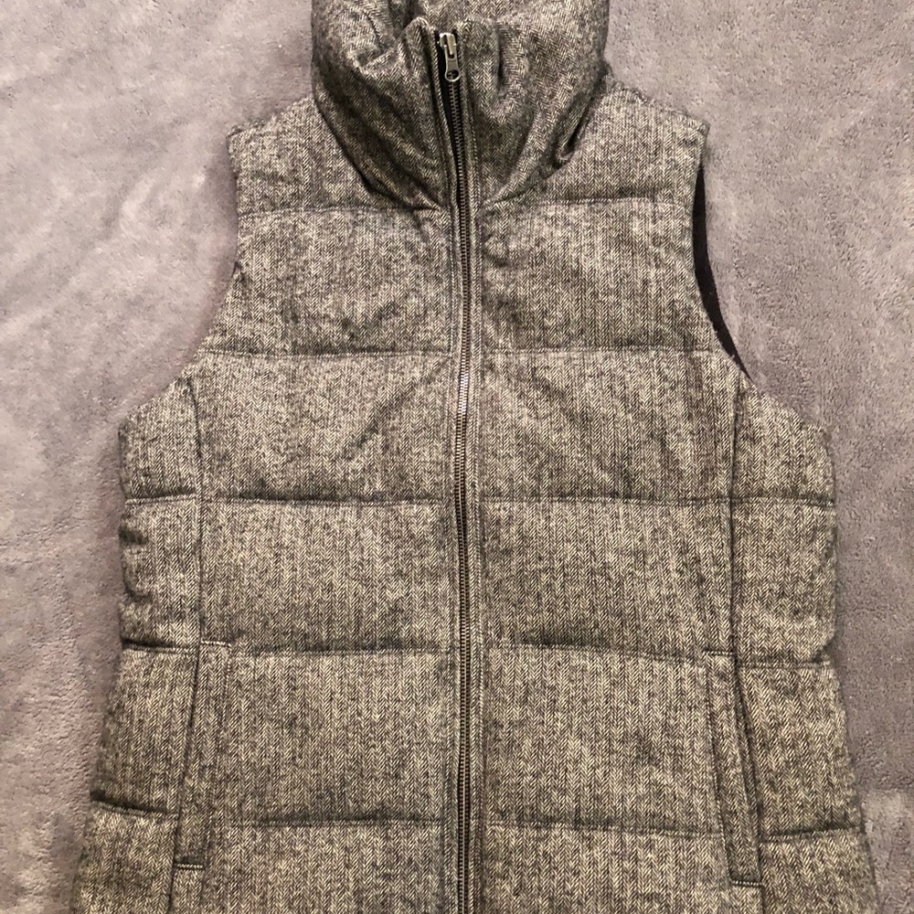 Old Navy Herringbone Fleece Lined Vest Size Small